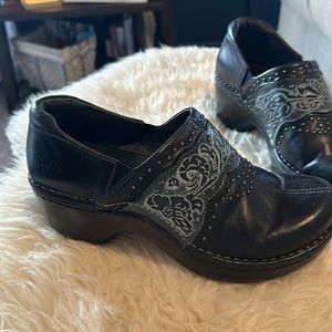 Women’s Ariat clogs